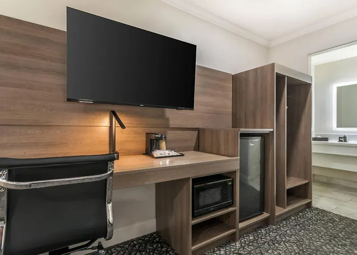University Park Inn & Suites, An Ascend Collection Hotel